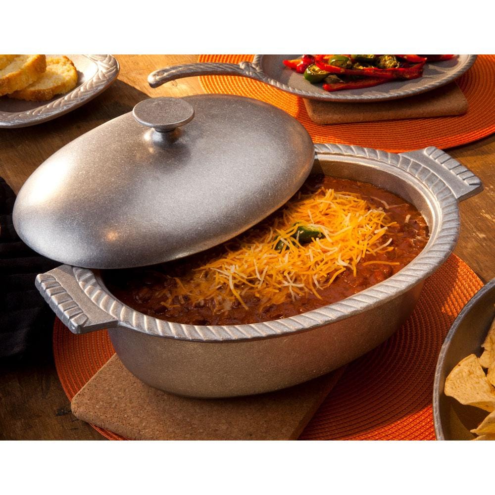 http://www.mikasa.com/cdn/shop/products/gourmet-grillware-chili-pot-with-lid_201401_2.jpg?v=1593755717