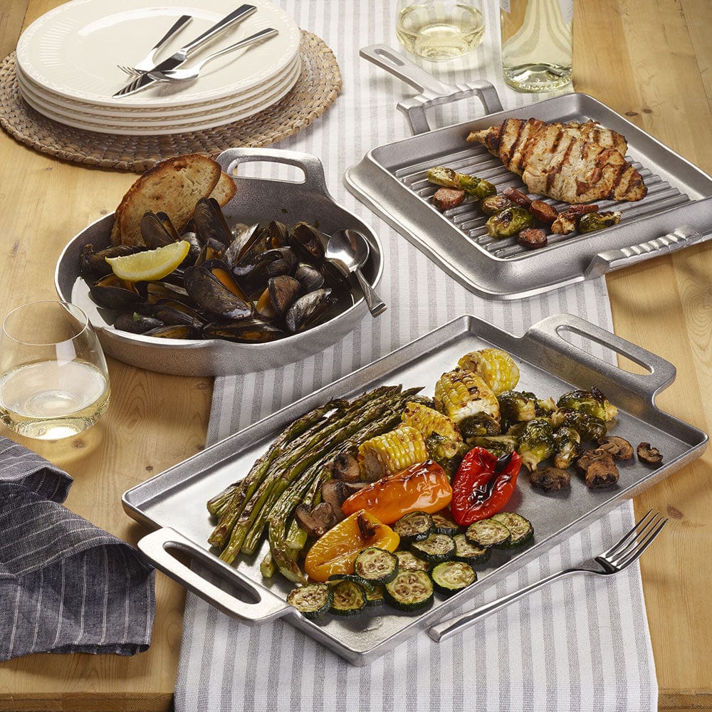 http://www.mikasa.com/cdn/shop/products/gourmet-grillware-square-griddle-with-handles_201045_3.jpg?v=1653078806