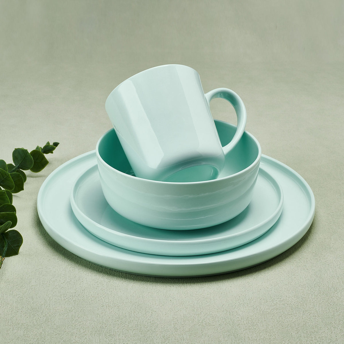 Madison Mint 32 Piece Dinnerware Set, Service for 8